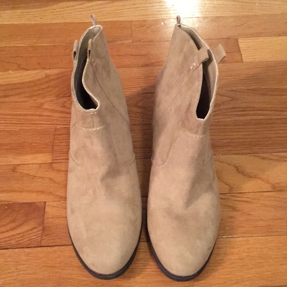 Women's ankle booties